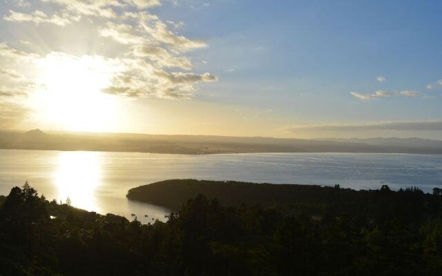 Acacia Cliffs Lodge