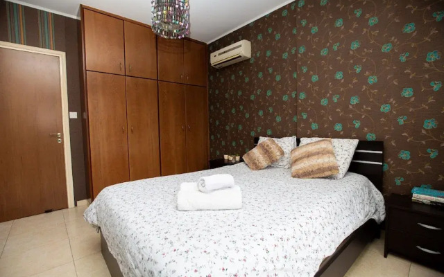 Laila's Comfortable City Apartment