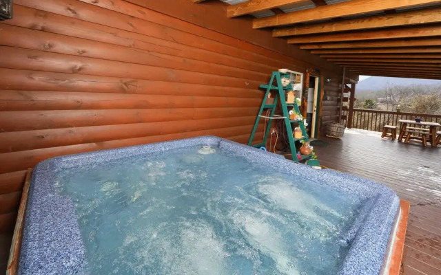 Fireside Memories 2 Br cabin by RedAwning