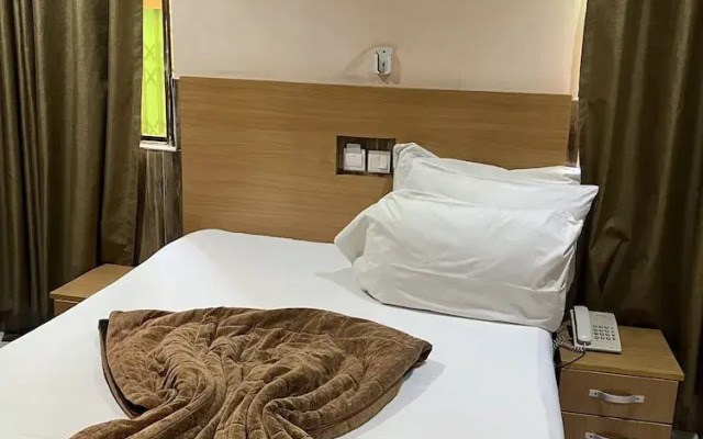 Ultimate Hotel