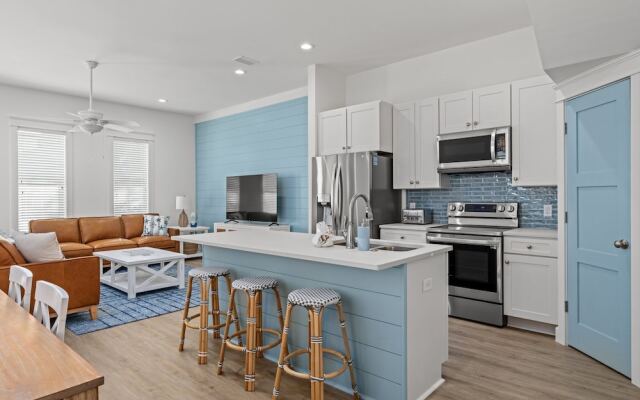 Spectacular 3br 4ba w/ Private Pool, 2 Min Walk to Beach - Sleeps 15!