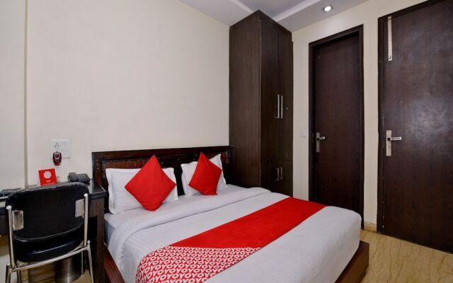 OYO 466 Hotel Lotus B&B