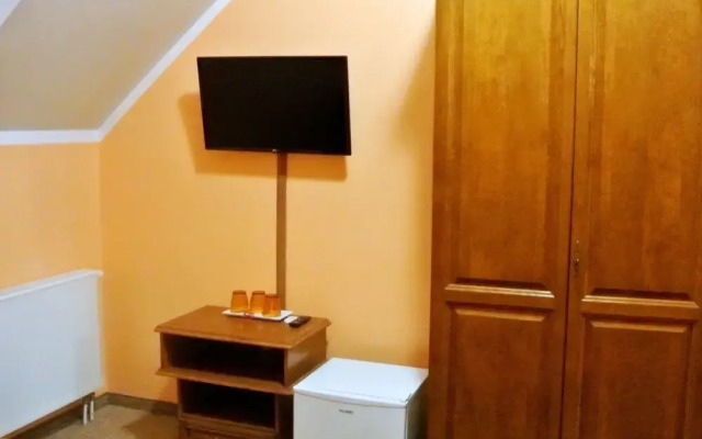 Üksik Rüütel Hotel