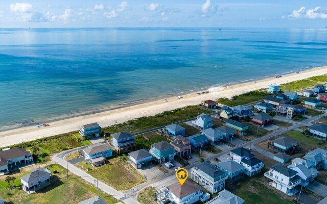 Pair-a-dice 3 Bedroom Home by RedAwning