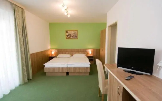 Hotel Bauer Rauchenwarth