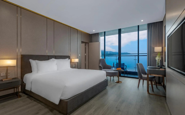 Le Sands Oceanfront Danang Hotel
