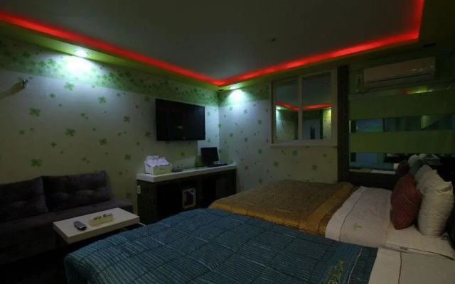 V Hotel