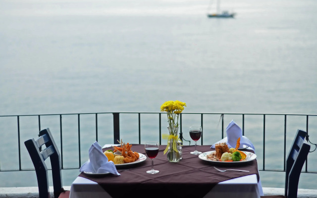 Dolphin Cove Inn