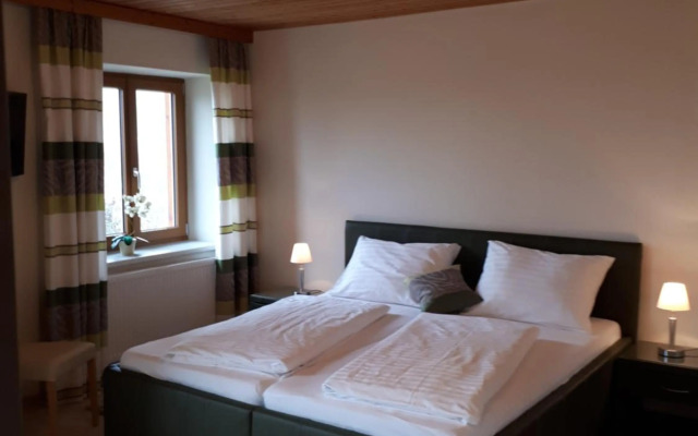 Pension Kreuzinger, 5310 Tiefgraben