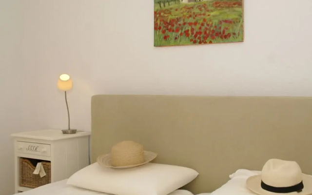 Modern Villa in Saumane-de-Vaucluse with Swimming Pool