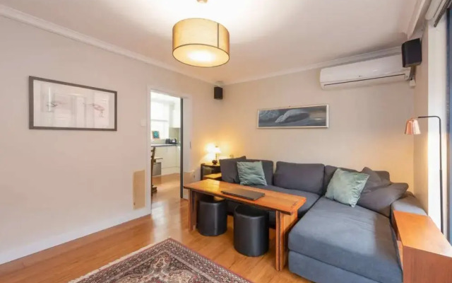 Light 2 Bedroom Apartment in Elwood With Balcony
