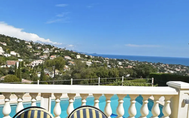Spacious Villa in Var With Swimming Pool