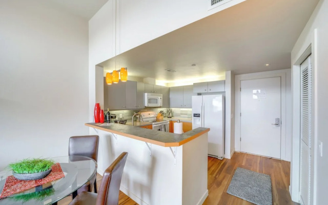 Walk to Lake Chelan: Top-level Waterfront Condo