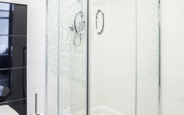 oompH Warsaw Central Deluxe Apartment