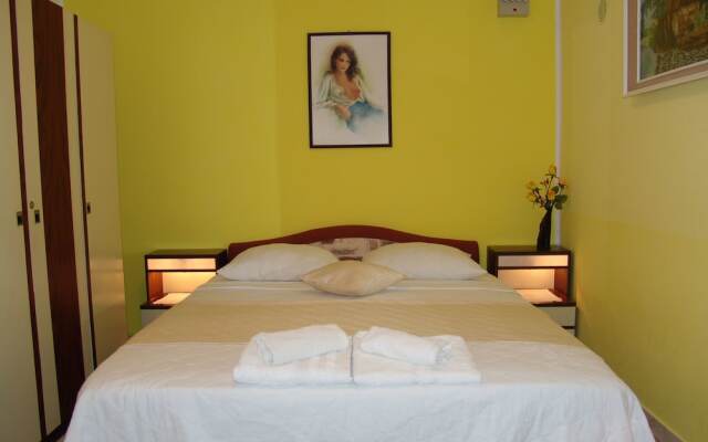 Apartments and Room Boris