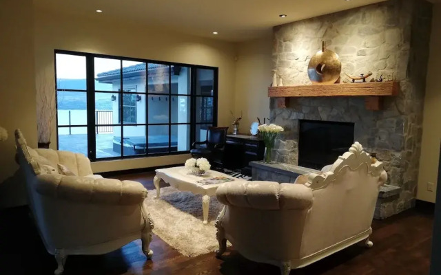 Mission Hill Lake View Villa