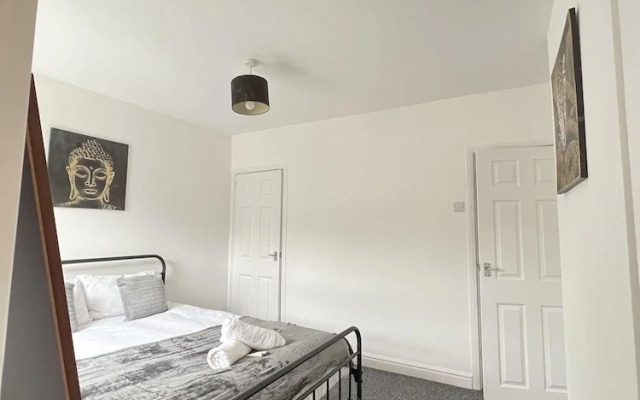 Remarkable 2 bed House in Rochester