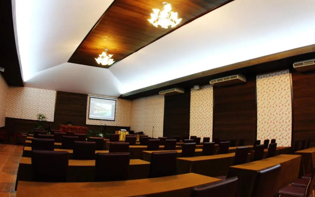 The Hub Erawan Resort