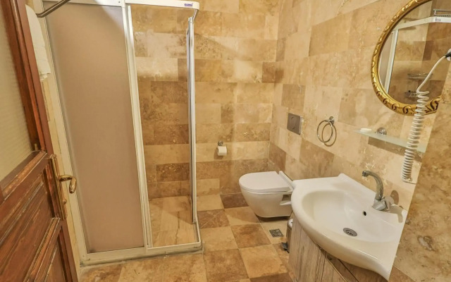 Bedrock Cave Hotel - Adults Only