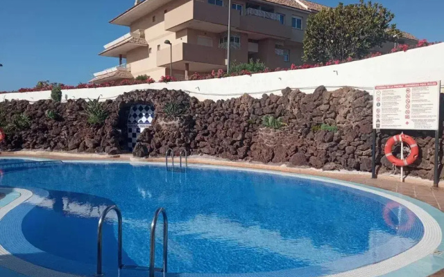 Front Line Seafront Apartment With all day Sun!