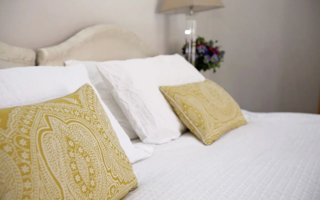 Classic Beautiful Apartment