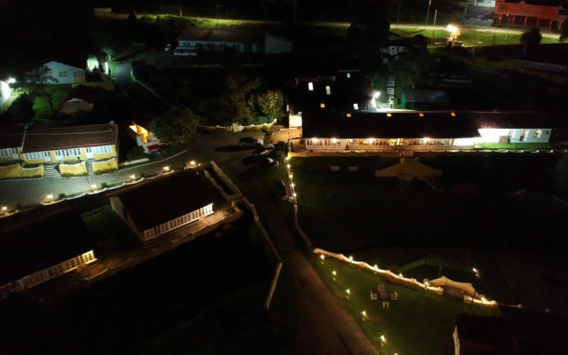 OYO Premium Golf Club Road