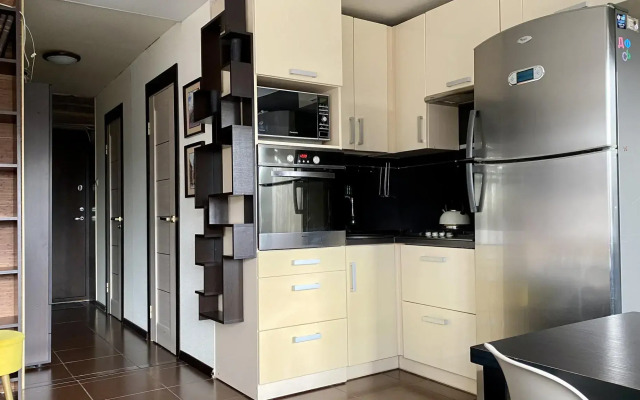 Grape Room Apartment on Mira Avenue 122