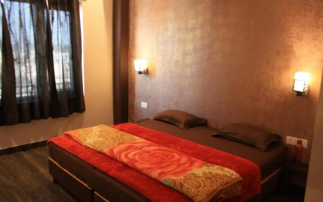 The Glass House Premium