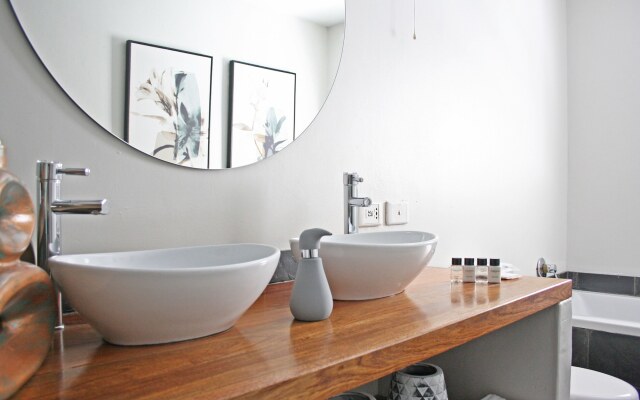 Abalone Hotel & Villas