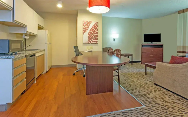 Hawthorn Suites by Wyndham Chicago Schaumburg