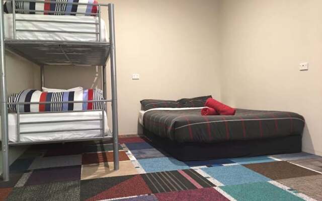 Jump Inn Alice Budget Accommodation