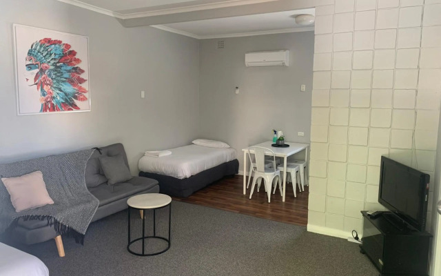 Hello Adelaide Motel and Apartments