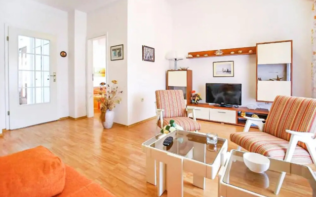 Amazing Apartment in Otok Ist With Wifi and 2 Bedrooms