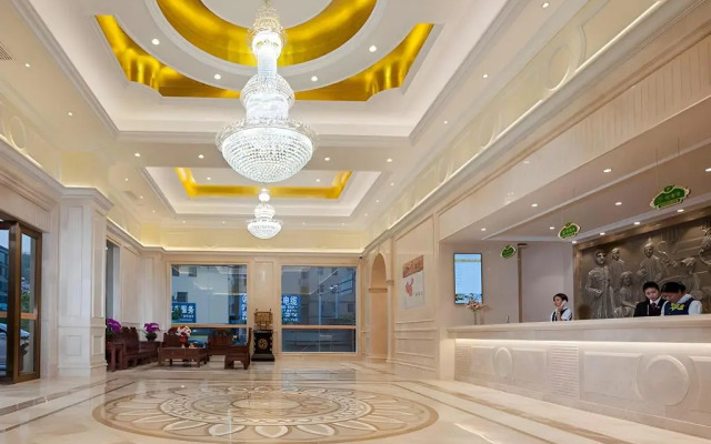 Vienna Hotel (Huizhou Zhongkai High-speed Railway Station Green Fairy Tale Branch)