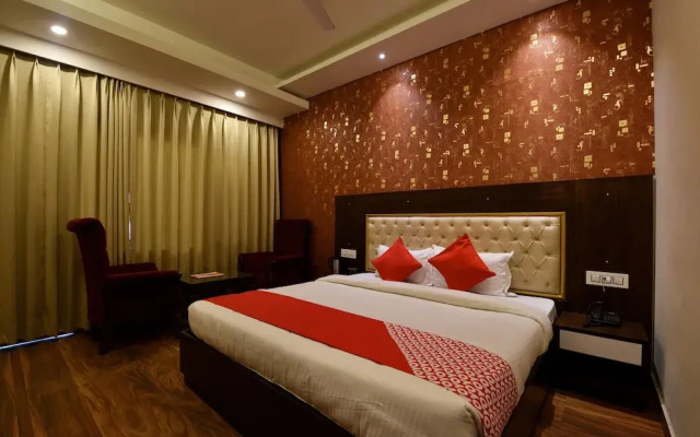 OYO 17099 Ambika Residency