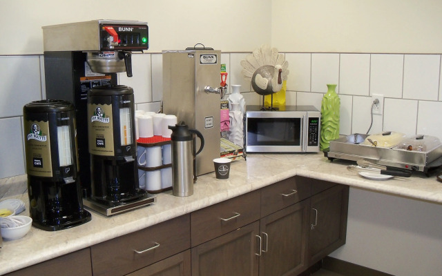 Crossroads Inn & Suites