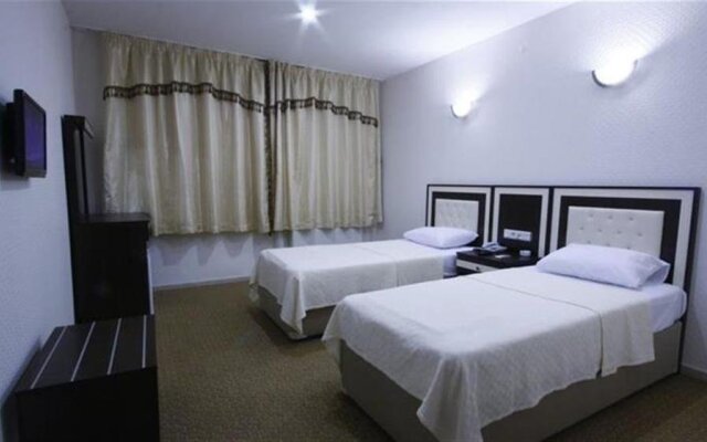 Grand De-liban Hotel