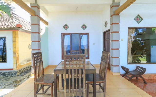 Hotel Tara Bar & Resto Air Sanih by ZUZU