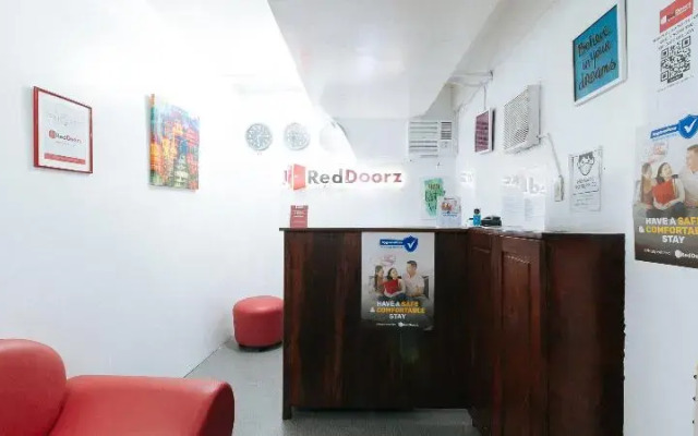 RedDoorz near Pasay Rotonda