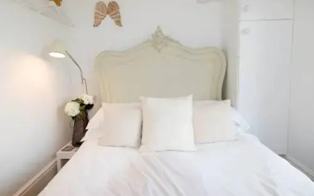 Bright & stylish 2 bed 1st floor apartment