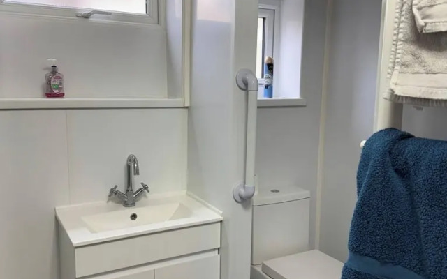 Spacious 6 Bedroom Family House