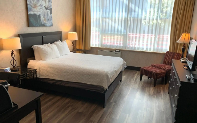 Lonsdale Quay Hotel