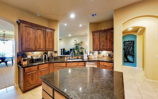 416 Lakeway - 3 Bedroom Condo