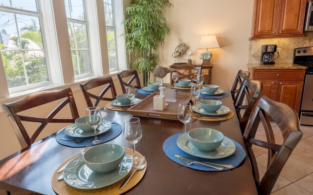 South Seas Apartment 6