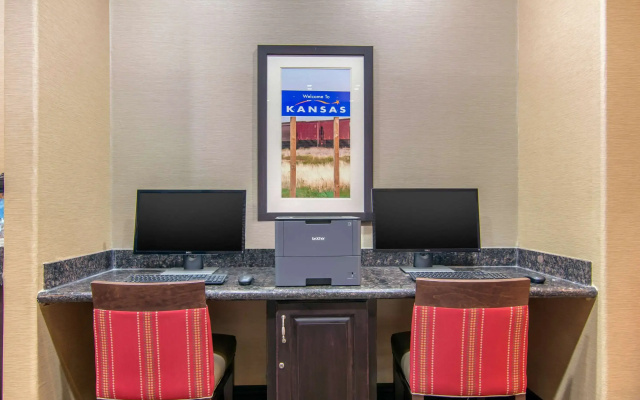 Comfort Inn & Suites Shawnee - Kansas City