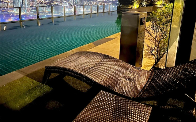 Premium Retreat Suite Icon City