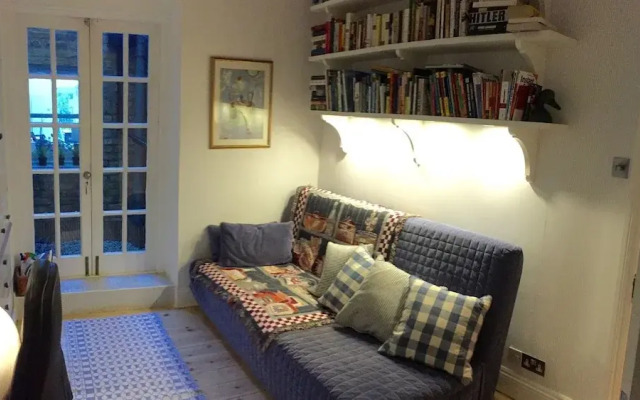 Stylish Clapham Flat with Garden