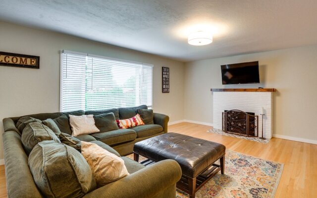 Tacoma Vacation Rental w/ Outdoor Fireplace