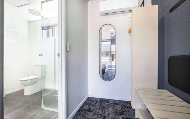 Nightcap at Horse and Jockey Hotel Warwick