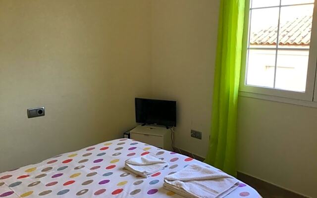 Double Room with Shared Bathroom and Shared Communal Areas R4